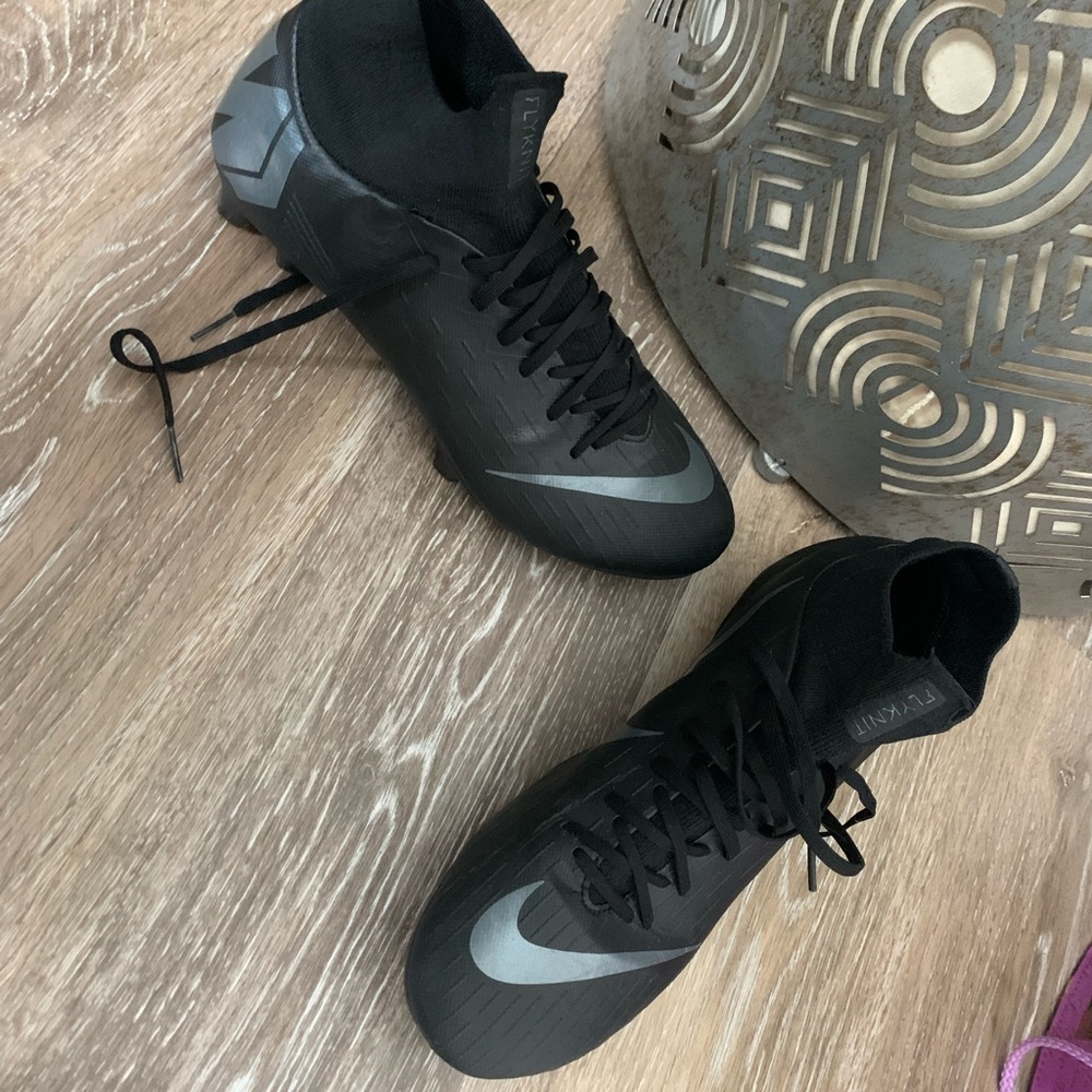 Soccer cleats